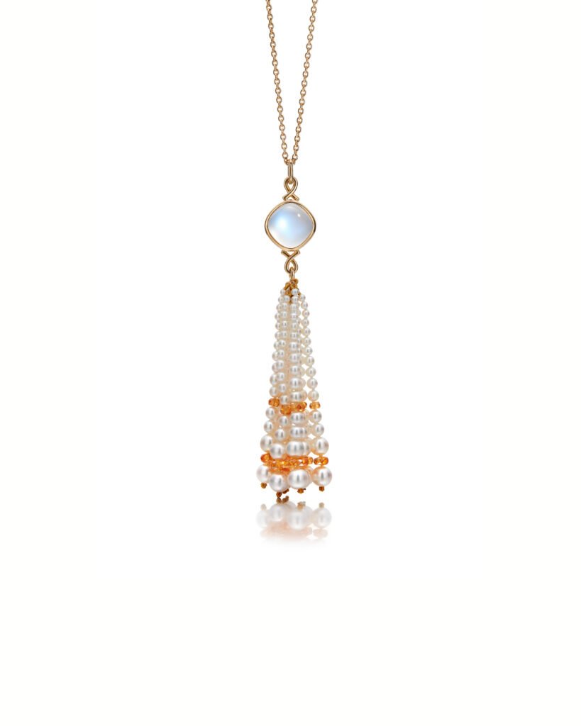 gold necklace with pearls