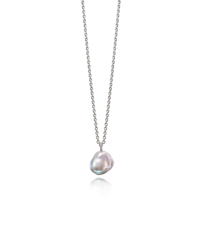 pearl pendant with diamonds in white gold