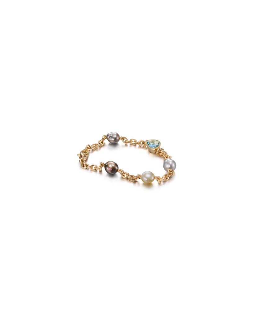 gold chain bracelet with pearls and drop-shaped aquamarine