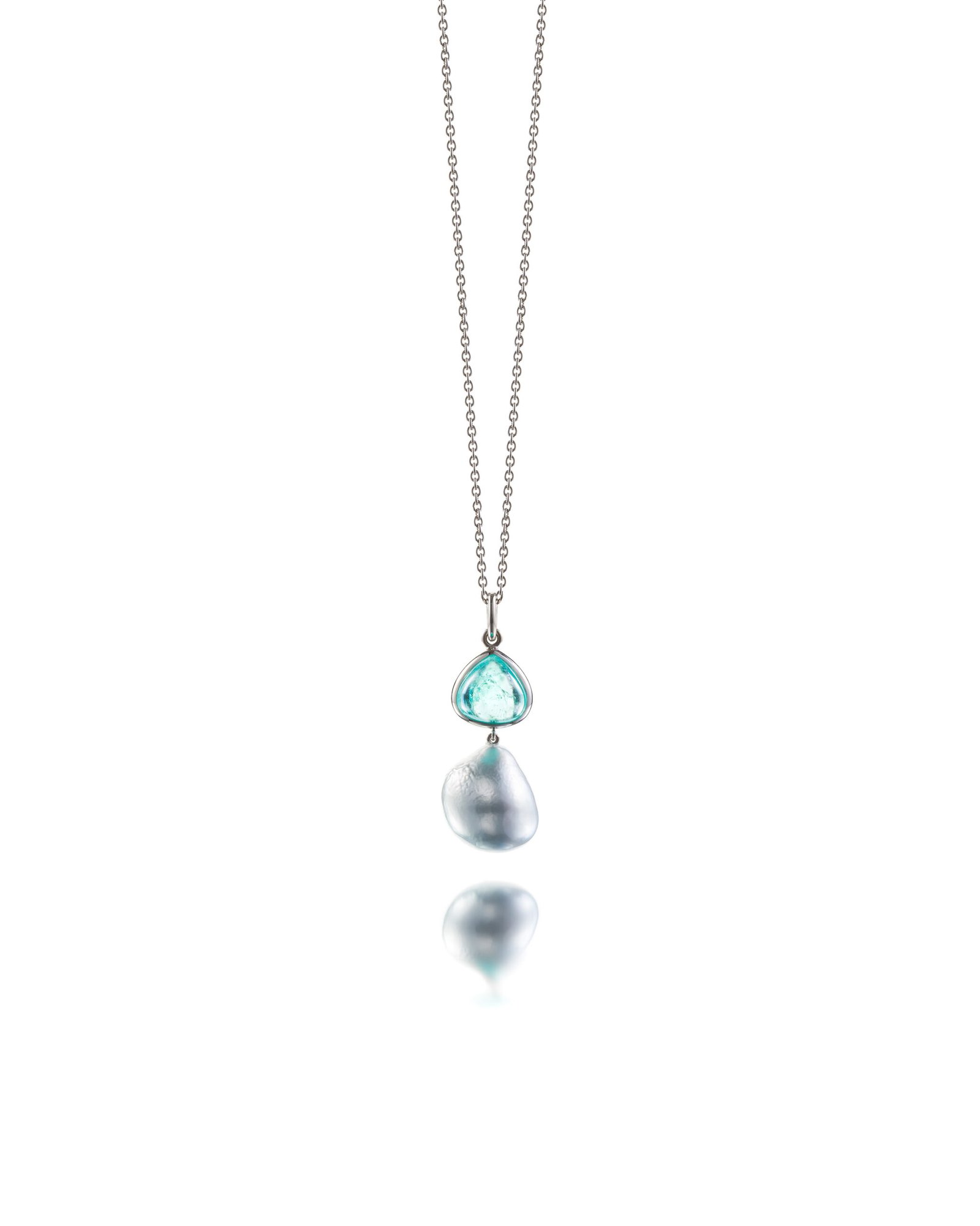 pearl necklace with drop-shaped tourmaline