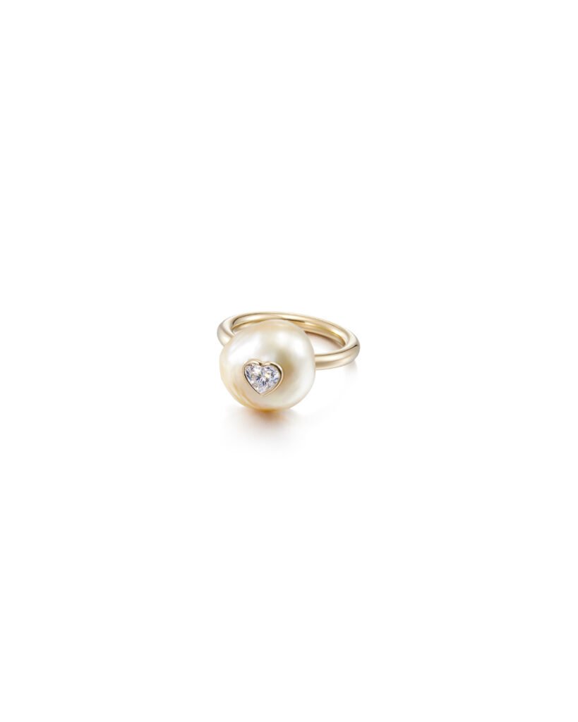 pearl ring with embedded diamond in gold