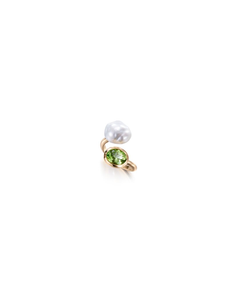 The ballet ring with a south sea pearl and a peridot